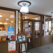 七日町駅舎にあるお土産屋さん兼カフェ