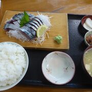 観光客に人気の市場食堂