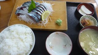 観光客に人気の市場食堂