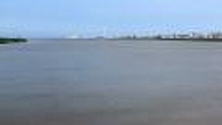 大河だけに海のような雄大な河口部