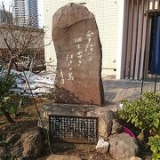 佃公園内の隅田川沿いにあります