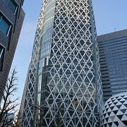 独特なデザインの地上５０階建て超高層ビル