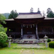 しめ縄が飾られているお寺