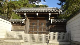 赤間神宮内にある幼帝の御陵