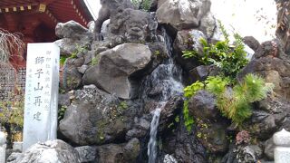 江戸時代中期の石彫獅子の名工が手掛けたとされる石獅子が配置されている獅子山です！