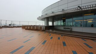 開放感あふれるデッキ