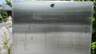 本堂は瓦屋根でとてもシンプルな造り