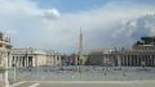 大聖堂から眺めるサンピエトロ広場