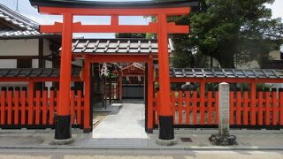 伏見稲荷の場外摂社です