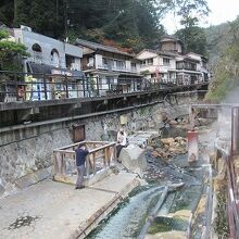 つぼ湯、湯筒、温泉汲取り所、公衆浴場がまとまっています