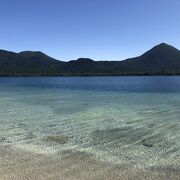 透明度の高い火山湖