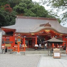 朱色と山の緑とのコントラストが美しかった！