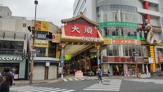 なかなかカオスな商店街