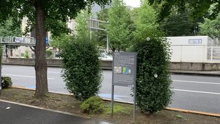 英語併記の看板がありますが