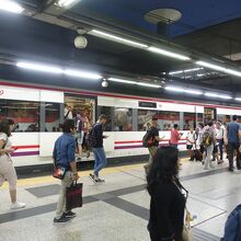 ヌエボスミニステリオス駅にて