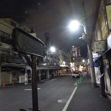 日が暮れるとひっそり