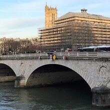 とてもきれいな橋です。