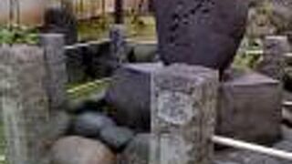 1874年に熊治郎が持ち上げた力石　　