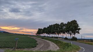 初夏の夕暮れ。とても北海道を感じる風景です。