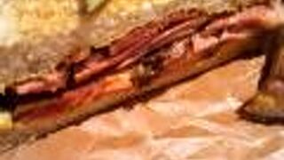 自家製のパストラミサンド