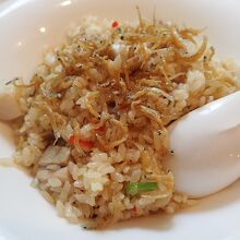 じゃこと豚肉のチャーハン。美味！