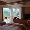 長崎市の稲佐山側の高台に建つ、長崎港の眺めが素晴らしいリゾートホテル。クラブラウンジのドリンクサービス良し。