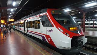 バラハス空港ターミナル４に乗り入れ