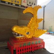 金のしゃちほこがあります