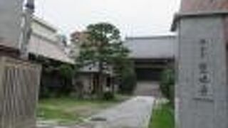 聖光寺の近くです