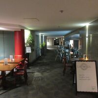 バス停脇からフロントへの道のり