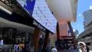 地下まで続く駅前ショッピングセンター