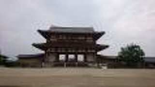 広い平城京跡にある