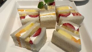 新鮮な果物を使ったスイーツは必食！