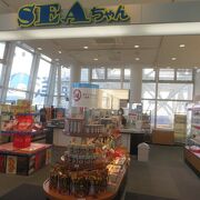 青森フェリーターミナルにある売店