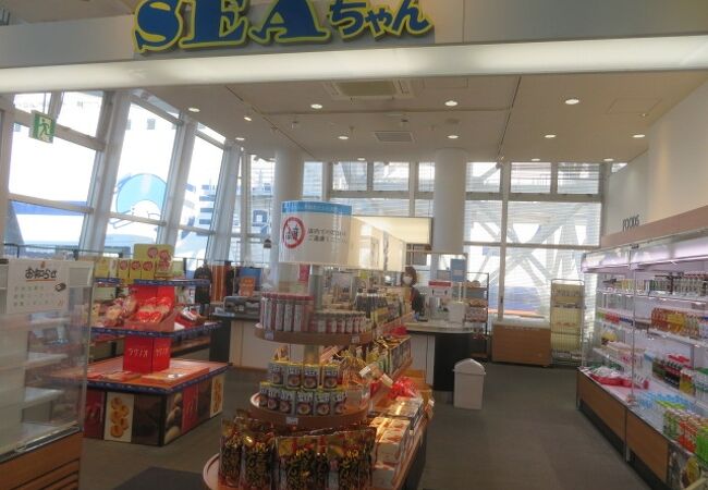 青森フェリーターミナルにある売店