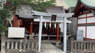 まだ新しい鳥居