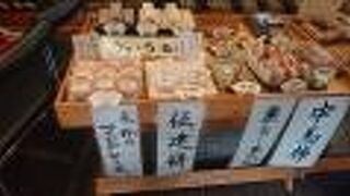 悪天候下でも賑わっていました