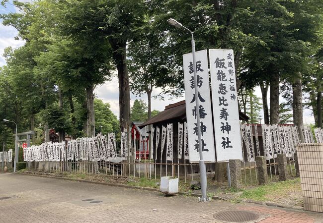 神社は複雑です。ここには3つ以上の神社があった。