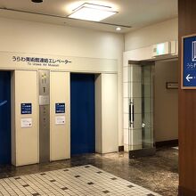 ホテル1Fが入口！