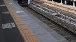 座席によっては利用できるコンセントが２つある場合があります