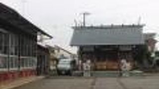 住宅街の中の神社