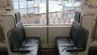 クロスシートのある電車がありました