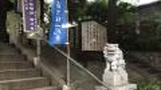 都会の隅にある懐かしさのある神社