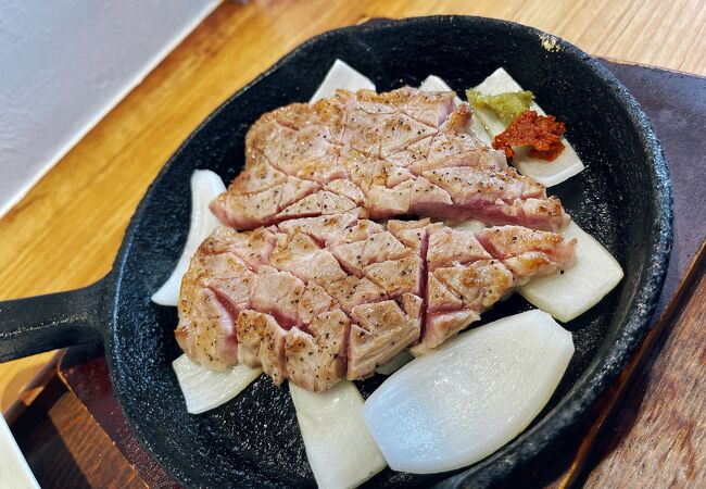 柔らかい豚ステーキ！あっさりと美味しい。