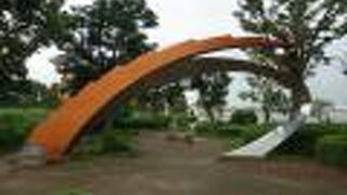 地球の裏側にも同じ記念碑が