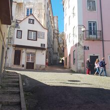 坂は急でした。