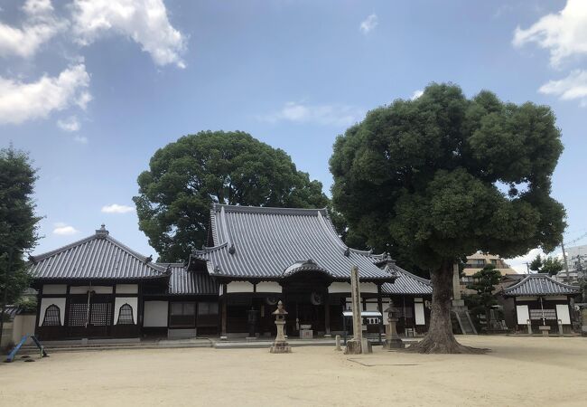 河内音頭発祥の地という碑があります。