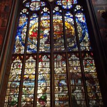 ベルギーで現存する最古級のステンドグラス