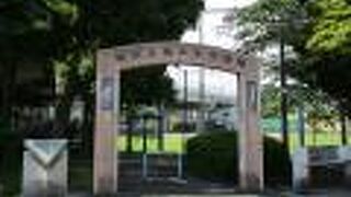 王選手の一本足打法が描かれています