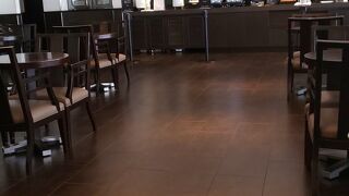 ラウンジもガラガラ